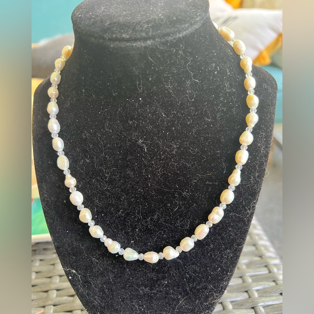Authentic pearl necklace white with clear
Beads separating each pearl. Gold tone